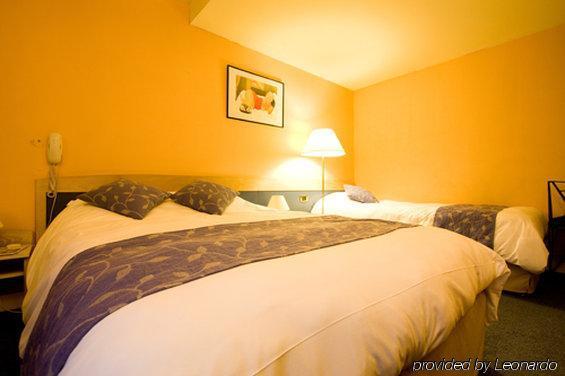 Champerret Heliopolis Hotel Paris Room photo